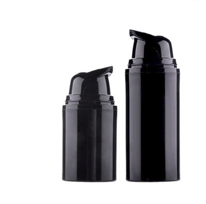 La pompa senz'aria nera vuota dei pp imbottiglia 15ml 30ml 50ml per lozione