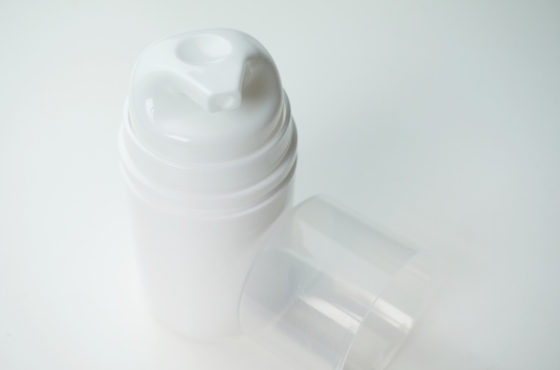 30 ml 50 ml 80 ml 100 ml 150 ml Bottine di pompa senza aria cilindrica di plastica PP bianca