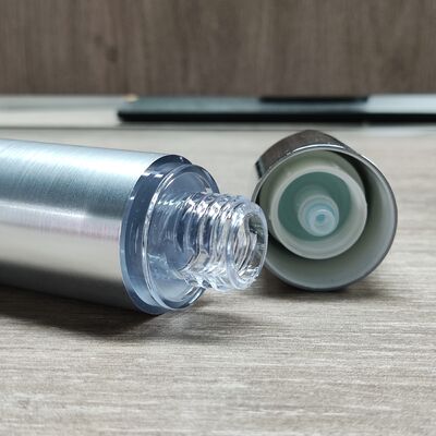 Fabbrica all'ingrosso 15ml 20ml 30ml lozione cosmetica in plastica argento pompa senza aria bottiglia per imballaggi per la cura della pelle