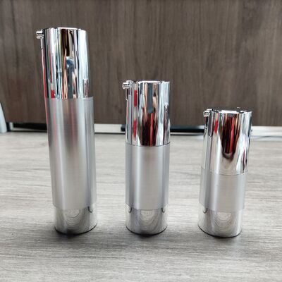 Fabbrica all'ingrosso 15ml 20ml 30ml lozione cosmetica in plastica argento pompa senza aria bottiglia per imballaggi per la cura della pelle